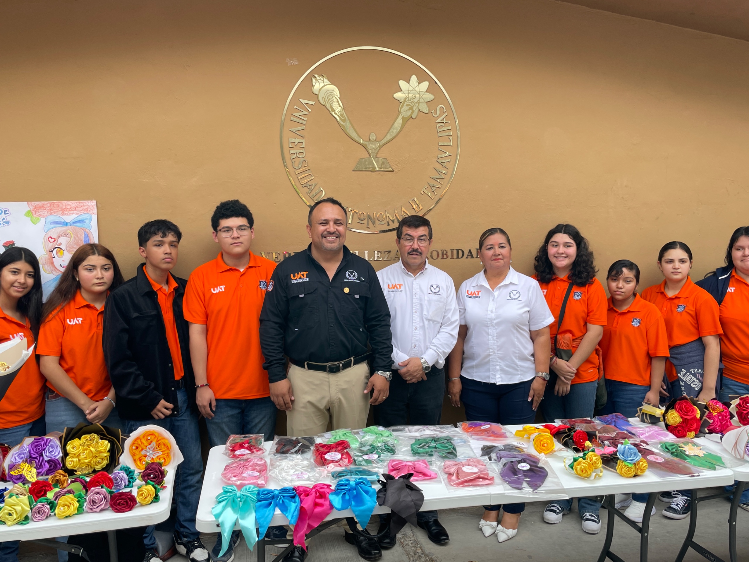 Sostiene rector encuentro con universitarios