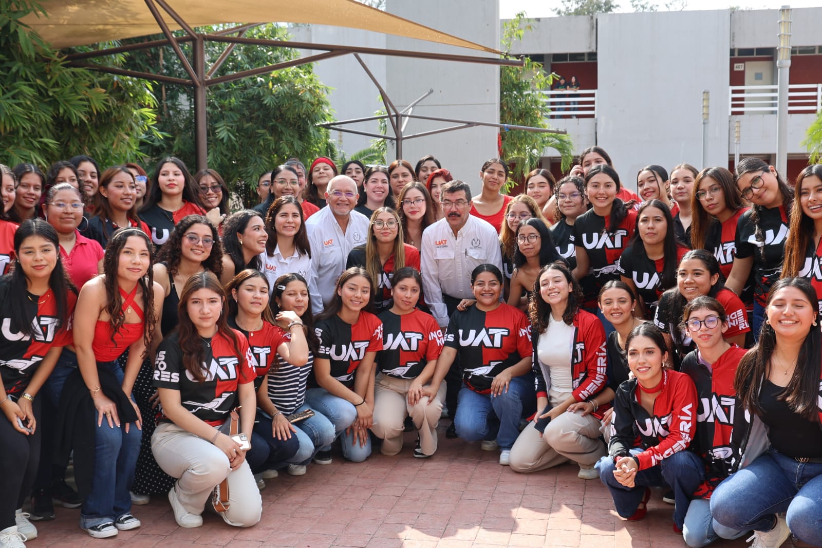 la UAT certifica la totalidad de su oferta educativa