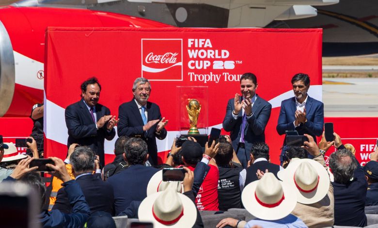 México recibe el trofeo de la Copa del Mundo de la FIFA